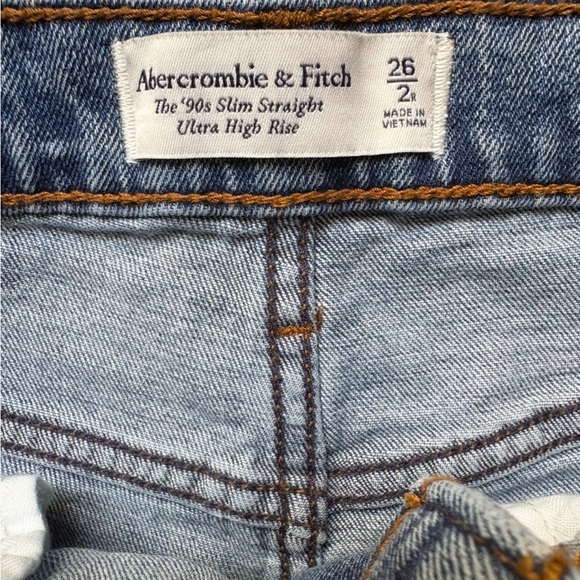 NWOT Abercrombie & Fitch 90s Slim Straight Ultra High Rise Jean Size 26 2 Reg - Picture 9 of 16